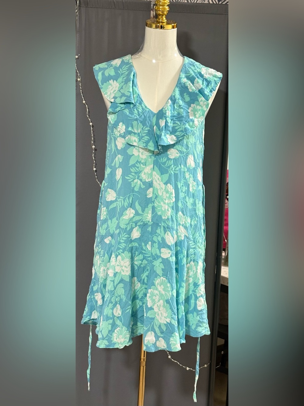 Calvin Klein Floral Challis Ruffle Hem
Dress Blue , 100% Rayon - Size 8 - Picture 12 of 17